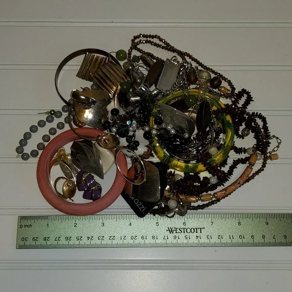 Assorted Jewelry Lot - Picture 2 of 4